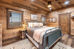 5 bedrooms, iron/ironing board, WiFi, bed sheets