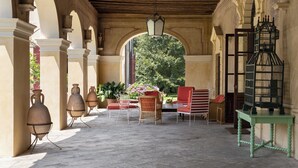 An outdoor covered patio with arches, seating, and decorative vases. - Stunning Venetian Villa, with pool, set in a private park in the Euganean Hills (Este)