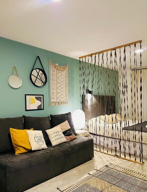 1 bedroom, bed sheets