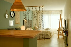 1 bedroom, bed sheets