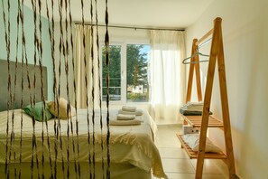 1 bedroom, bed sheets