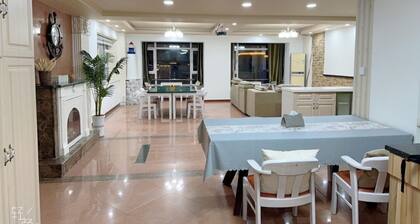 Awesome Riverview and very spacious aprtment for big family