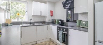 Vibrant 2 Bed Flat in Coatbridge