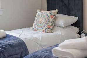 2 bedrooms, iron/ironing board, free WiFi, bed sheets