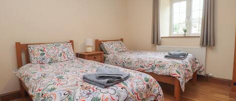 2 개의 침실, 각각 다른 스타일의 인테리어, 각각 다르게 가구 비치, 무료 WiFi