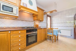 Frigorifero, microonde, forno, lavastoviglie