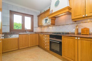 Frigorifero, microonde, forno, lavastoviglie