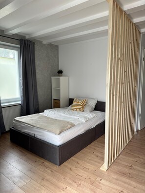 WiFi, bed sheets