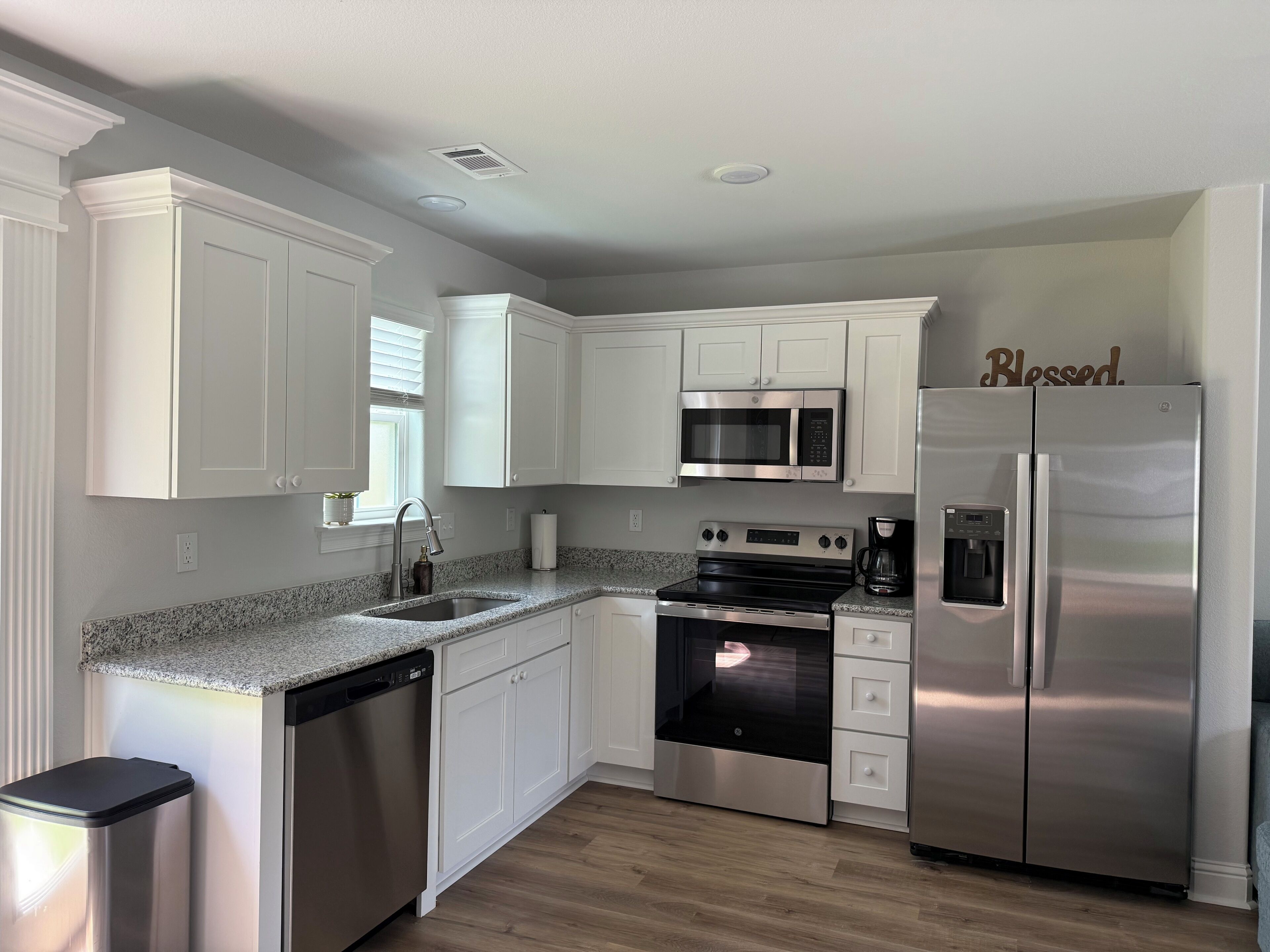 Microondas, horno, placa de cocina, lavavajillas