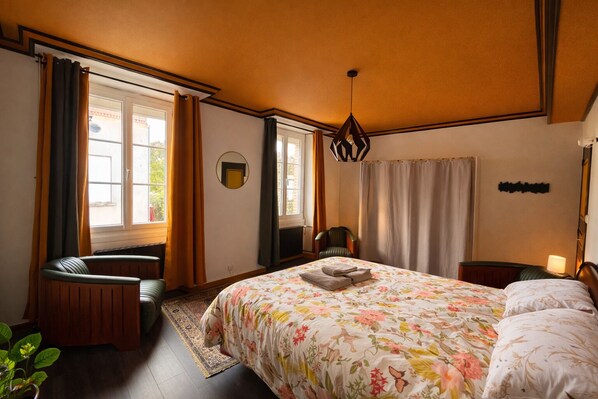 4 bedrooms, iron/ironing board, free WiFi, bed sheets - Your vacation home in Anjou - 10 people, garden, heritage and nature (Chemillé-en-Anjou)