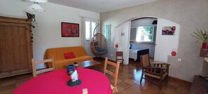 Interior - Detached house in the countryside (Brie-sous-Chalais)