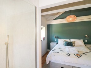 1 habitación, decoración personalizada y muebles diferentes