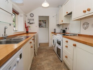 Fridge, microwave, dishwasher, toaster - 14 Castle Garth (Kendal)