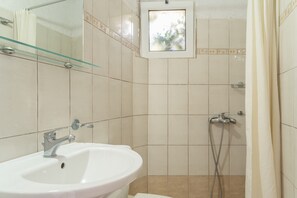 Shower, towels