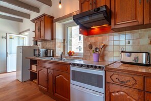 Réfrigérateur, micro-ondes, four, lave-vaisselle