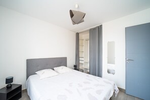 1 chambre, fer et planche à repasser, accès au Wi-Fi (inclus)
