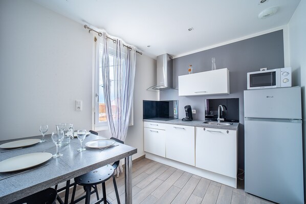 Kühlschrank, Mikrowelle, Geschirrspüler