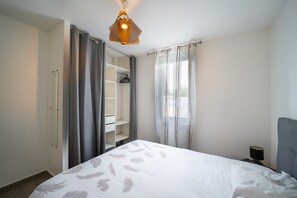 1 chambre, fer et planche à repasser, Wi-Fi gratuit, draps fournis
