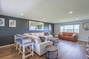 Fernseher, Kamin, Arbeitsbereiche