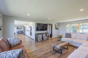 TV, fireplace, offices