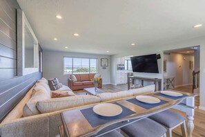 TV, fireplace, offices