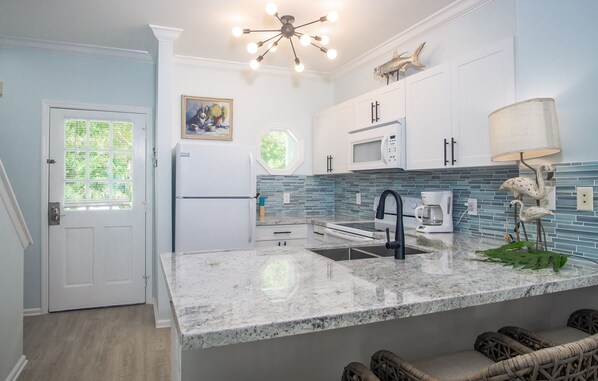 Microwave, oven, stovetop, dishwasher - Florida Keys Paradise Getaway | Private Beach Club Access | Spectacular Sunsets (Duck Key)