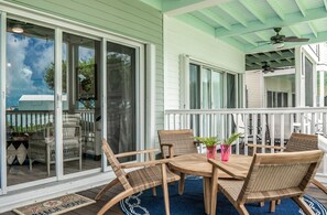Outdoor dining - Florida Keys Paradise Getaway | Private Beach Club Access | Spectacular Sunsets (Duck Key)