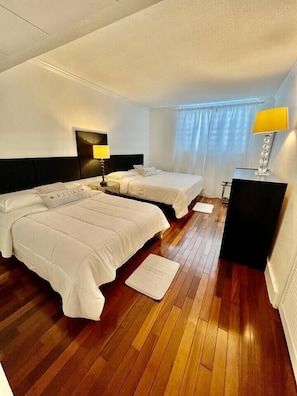 2 chambres, fer et planche à repasser, Wi-Fi, draps fournis