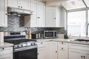 House, Multiple Beds, Patio, Garden View (1519-2 La Puente) | Private kitchen | Fridge, microwave, stovetop, dishwasher - Bright & Spacious Stay Near LA Top Attractions (La Puente)