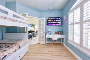 4 habitaciones, tabla de planchar con plancha, cuna de viaje y wifi 