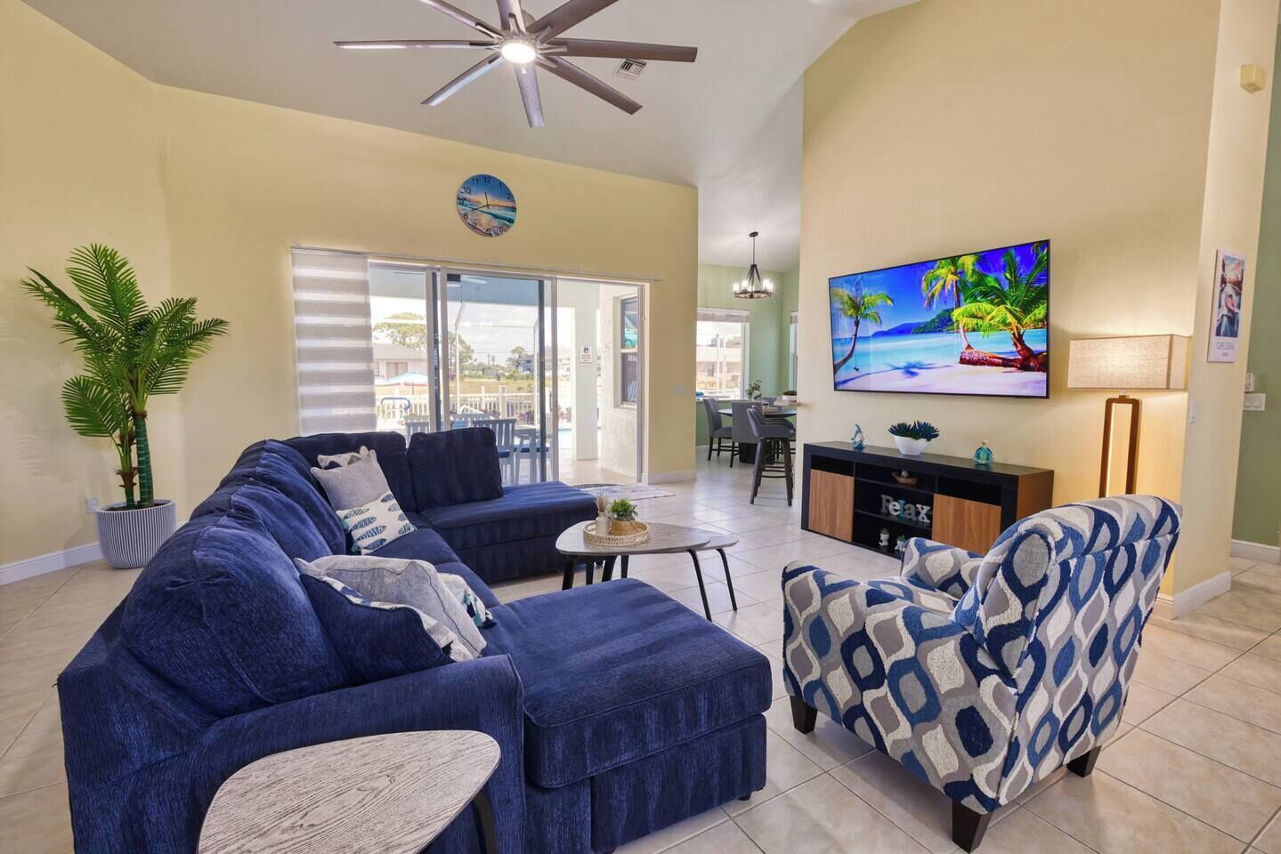 Televisión, futbolito y estéreo 