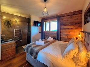 4 habitaciones, acceso a internet y ropa de cama