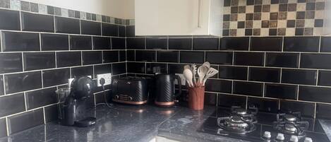 Appartement | Cuisine privée | Réfrigérateur, micro-ondes, four, plaque de cuisson