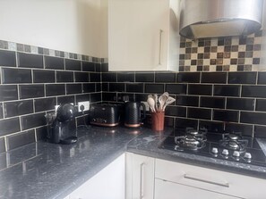 Apartment | Private kitchen - 2 Bed Flat - Sleeps 4 - Parking - Wifi (London)