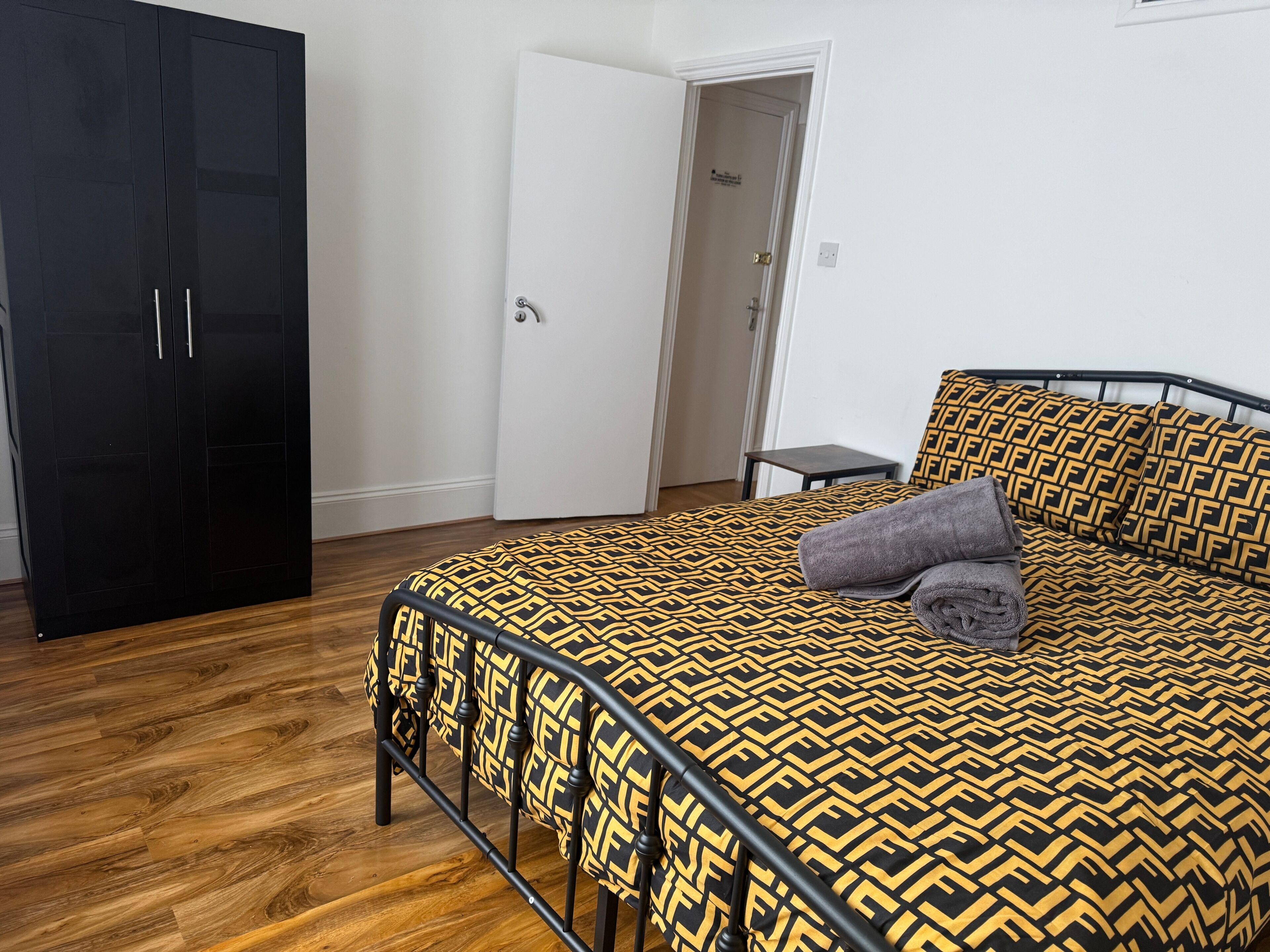 อพาร์ทเมนท์ | 2 ห้องนอน, เตารีด/โต๊ะรีดผ้า, Wi-Fi ฟรี, ผ้าปูที่นอน