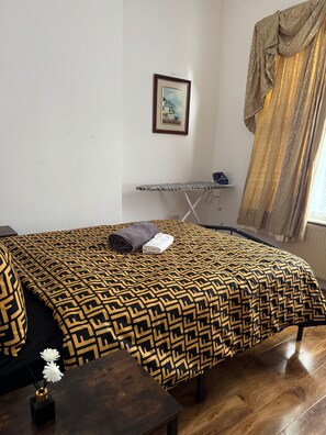 Apartment - 2 Bed Flat - Sleeps 4 - Parking - Wifi (London)