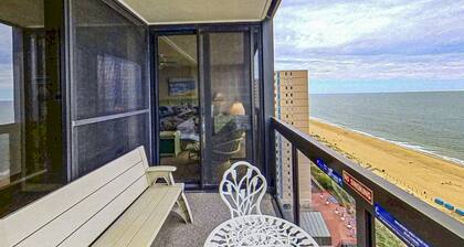 Beachfront Retreat w/Unparalleled Views, Balcony, W/D, Shared Pools, Gym, WiFi