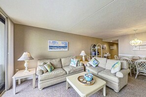 Fernseher, DVD-Player, Tischtennisplatte