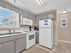 Condo, 1 cama King e sofá-cama (Beachside Villas 1211) | Cozinha privada