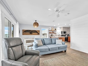 Apartment, Mehrere Betten (Beachside Villas 1131) | Wohnbereich