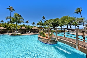 Condo (4 Bedrooms) | Pool