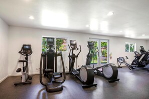 Condo (4 Bedrooms) | Property amenity