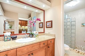 Bathroom - Maui Kaanapali Villas Collection by KBM - 4 Units (c152/c255/b242/b247) (Kaanapali)