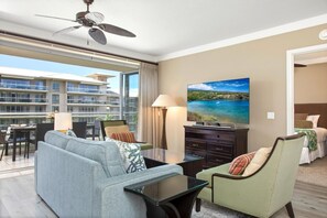 Condo (5 Bedrooms) | Living room