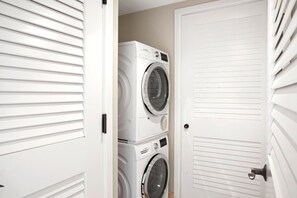 Bloc d'apartaments (Multiple Bedrooms) | Sala de bugaderia