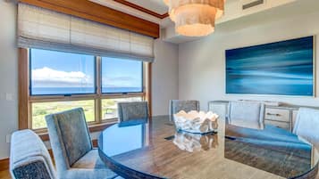 Condo (6 Bedrooms) | Dining