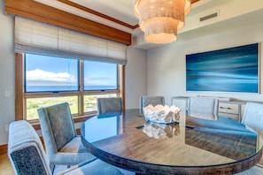 Condo (6 Bedrooms) | Dining