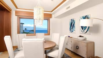 Condo (6 Bedrooms) | Dining