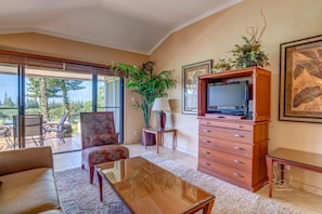Condo (3 Bedrooms) | Living room | TV