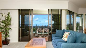 Condo (3 Bedrooms) | Living room | TV